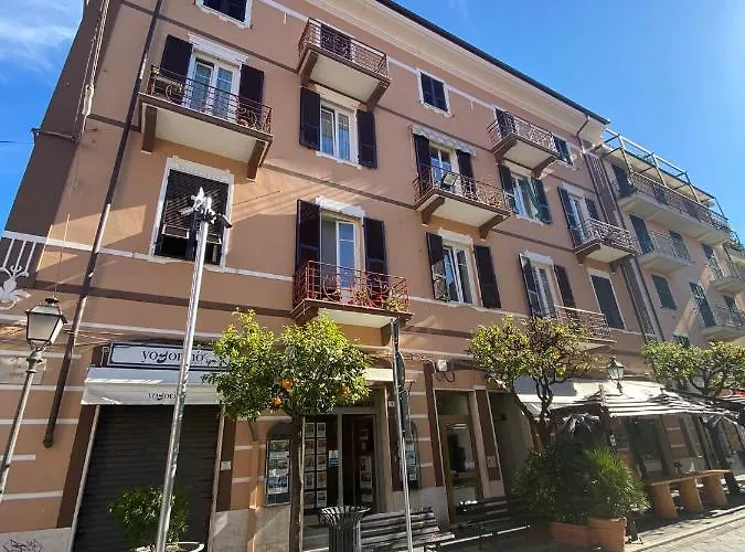 Residenza Nam * Alassio